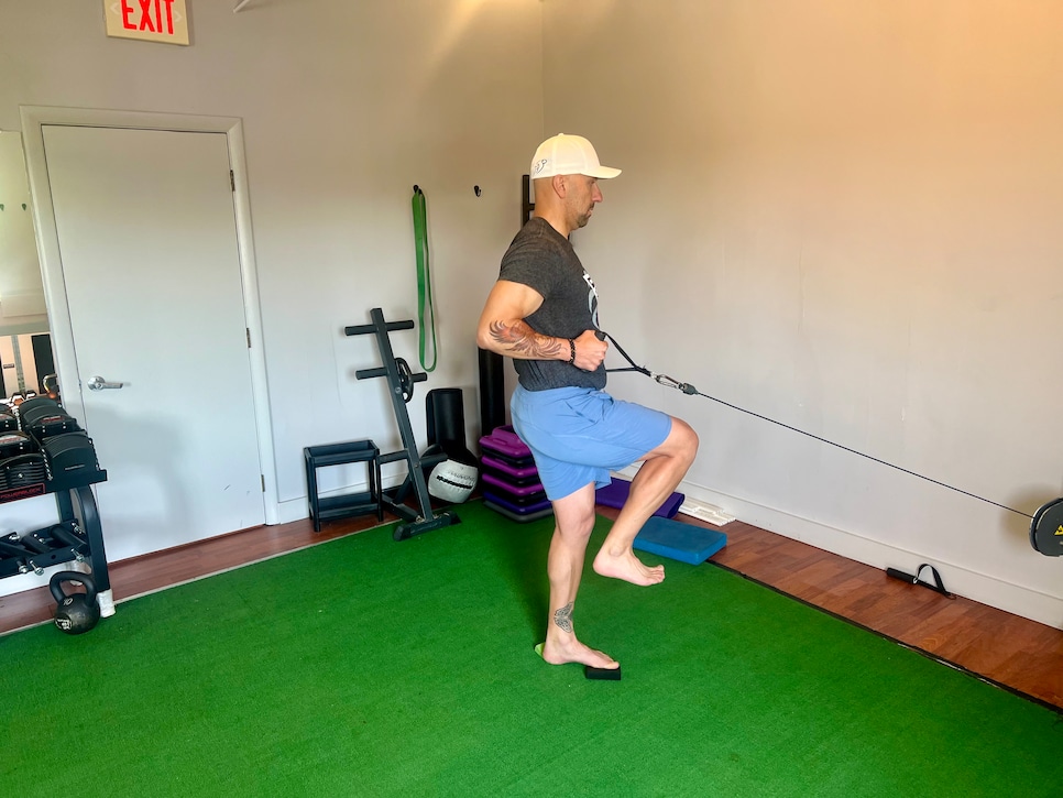 /content/dam/images/golfdigest/fullset/fitness-2024/Gozbekian cable step-back lunge 1.jpeg